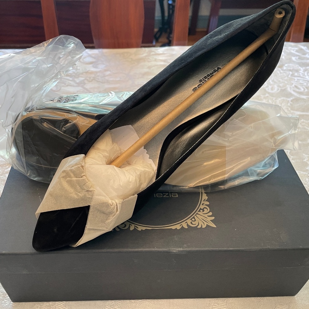 La Fenice Venezia Women’s Black Sueded Flats Size 9 New with Original Box